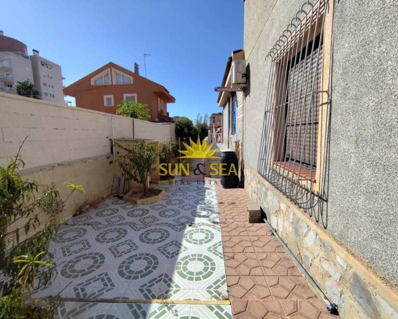 4 bedroom Villa for sale in Torrevieja with garage - € 330,000 (Ref: 9150738)