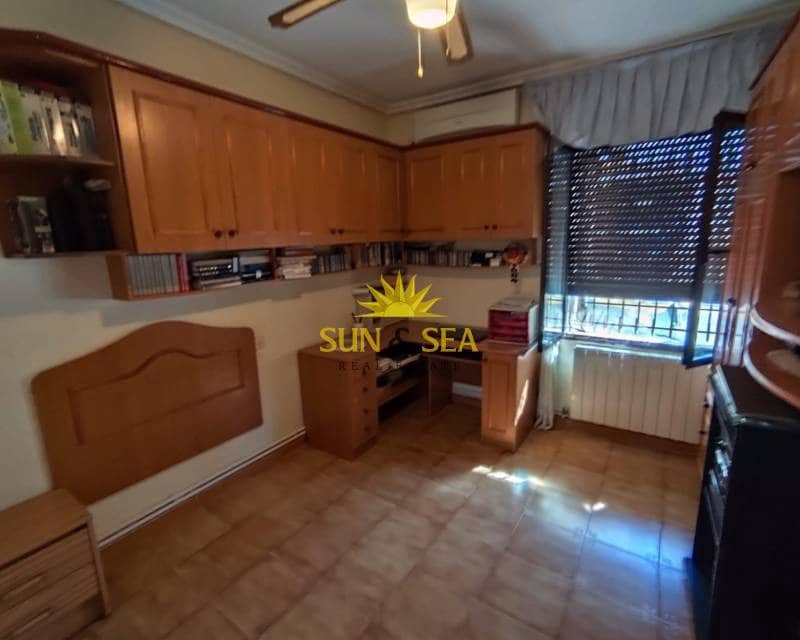 4 bedroom Villa for sale in Torrevieja with garage - € 330,000 (Ref: 9150738)