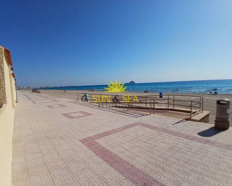 2 Zimmer Villa zu vermieten in La Manga del Mar Menor mit Pool Garage - 870 € (Ref: 9170727)