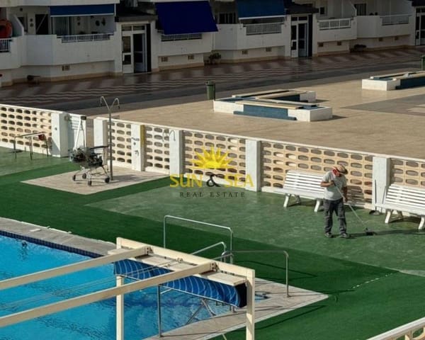 3 soveværelse Lejlighed til leje i La Manga del Mar Menor med swimmingpool - € 850 (Ref: 9175699)