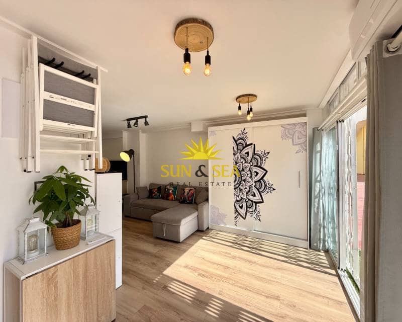 1 soveværelse Lejlighed til leje i Torrevieja - € 750 (Ref: 9184017)