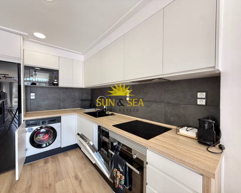 1 soveværelse Lejlighed til leje i Torrevieja - € 750 (Ref: 9184017)