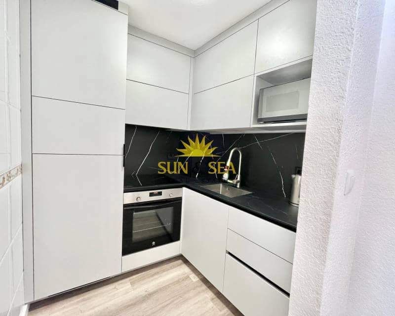 2 soverom Leilighet til leie i Torrevieja - € 800 (Ref: 9184740)