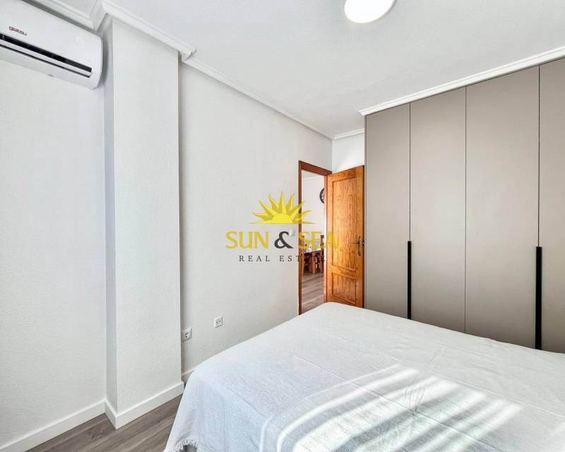 2 soverom Leilighet til leie i Torrevieja - € 800 (Ref: 9184740)