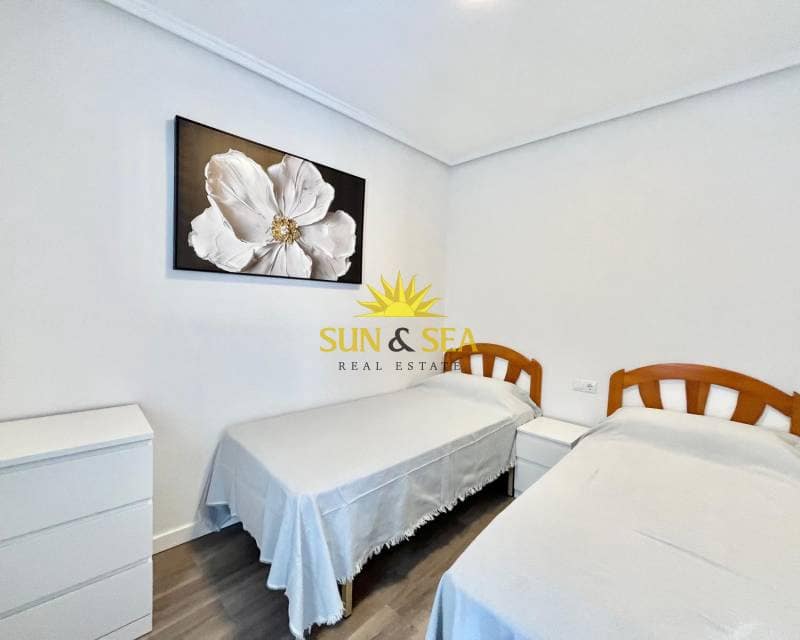 2 soverom Leilighet til leie i Torrevieja - € 800 (Ref: 9184740)