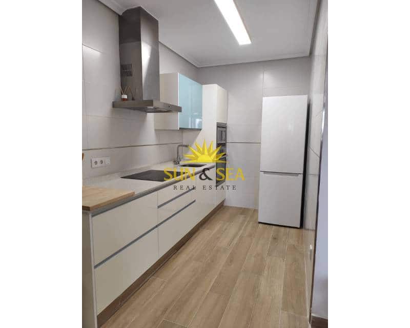 3 soverom Leilighet til leie i Playa Flamenca med svømmebasseng - € 1 250 (Ref: 9186022)