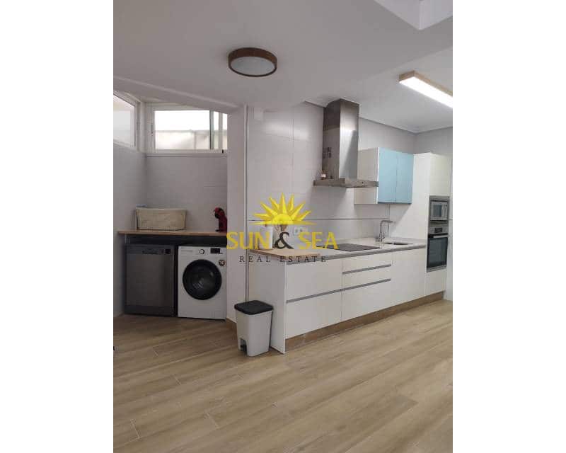 3 soverom Leilighet til leie i Playa Flamenca med svømmebasseng - € 1 250 (Ref: 9186022)