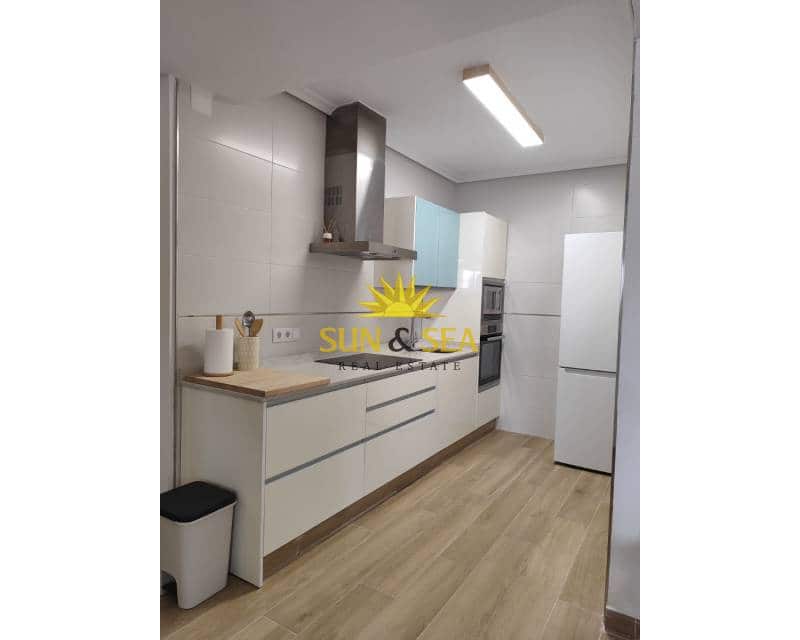 3 soverom Leilighet til leie i Playa Flamenca med svømmebasseng - € 1 250 (Ref: 9186022)