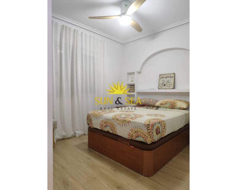 3 soverom Leilighet til leie i Playa Flamenca med svømmebasseng - € 1 250 (Ref: 9186022)