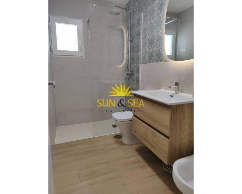 3 soverom Leilighet til leie i Playa Flamenca med svømmebasseng - € 1 250 (Ref: 9186022)