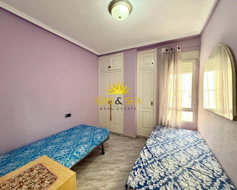 3 makuuhuone Kattohuoneisto vuokrattavana paikassa Torrevieja mukana 
autotalli - 850 € (Ref: 9187275)