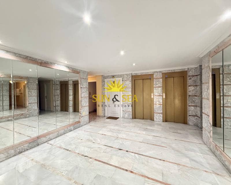 3 makuuhuone Kattohuoneisto vuokrattavana paikassa Torrevieja mukana 
autotalli - 850 € (Ref: 9187275)