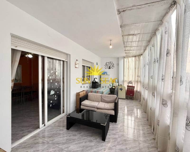 3 makuuhuone Kattohuoneisto vuokrattavana paikassa Torrevieja mukana 
autotalli - 850 € (Ref: 9187275)