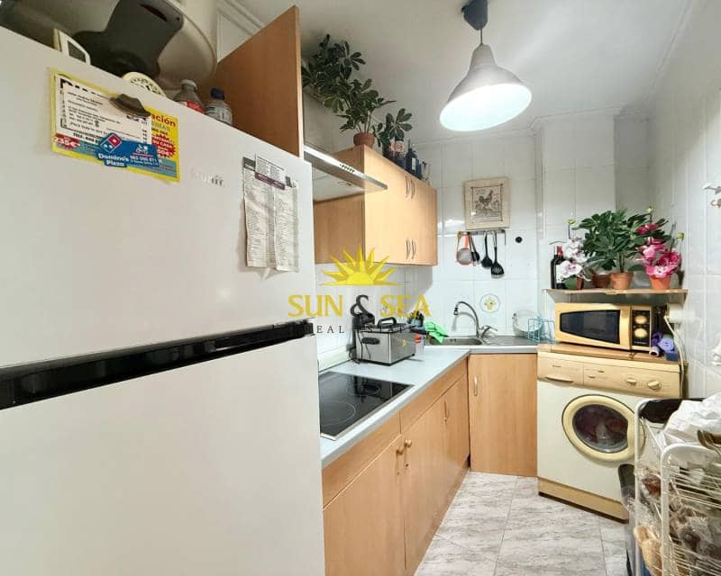 3 makuuhuone Kattohuoneisto vuokrattavana paikassa Torrevieja mukana 
autotalli - 850 € (Ref: 9187275)