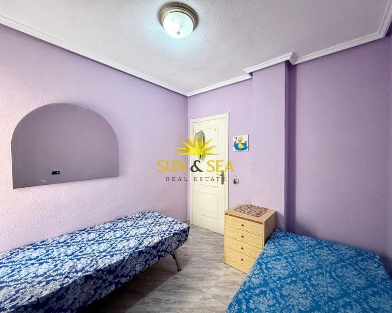 3 makuuhuone Kattohuoneisto vuokrattavana paikassa Torrevieja mukana 
autotalli - 850 € (Ref: 9187275)