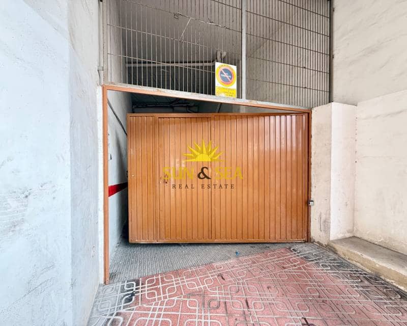 3 makuuhuone Kattohuoneisto vuokrattavana paikassa Torrevieja mukana 
autotalli - 850 € (Ref: 9187275)