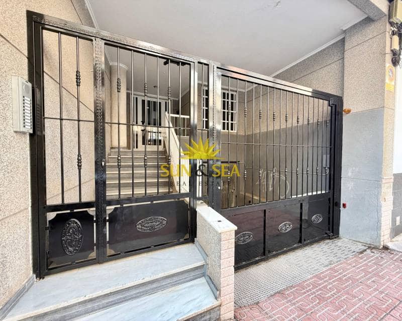 2 makuuhuone Huoneisto vuokrattavana paikassa Torrevieja - 650 € (Ref: 9187276)