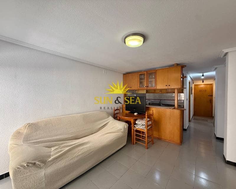 3 soveværelse Lejlighed til leje i Torrevieja - € 800 (Ref: 9187278)