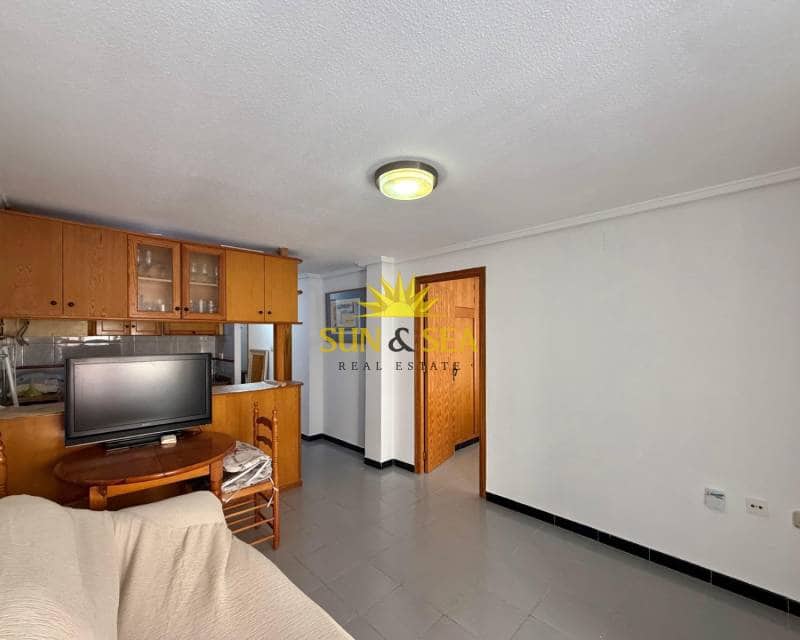3 soveværelse Lejlighed til leje i Torrevieja - € 800 (Ref: 9187278)