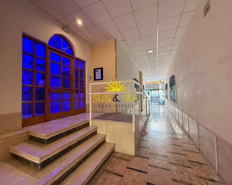 3 soveværelse Lejlighed til leje i Torrevieja - € 800 (Ref: 9187278)