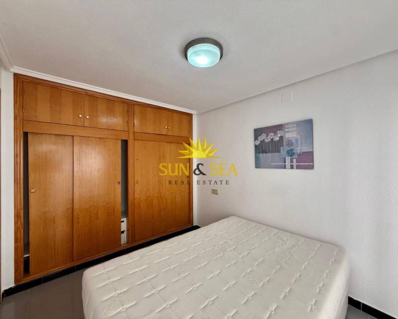 3 soveværelse Lejlighed til leje i Torrevieja - € 800 (Ref: 9187278)