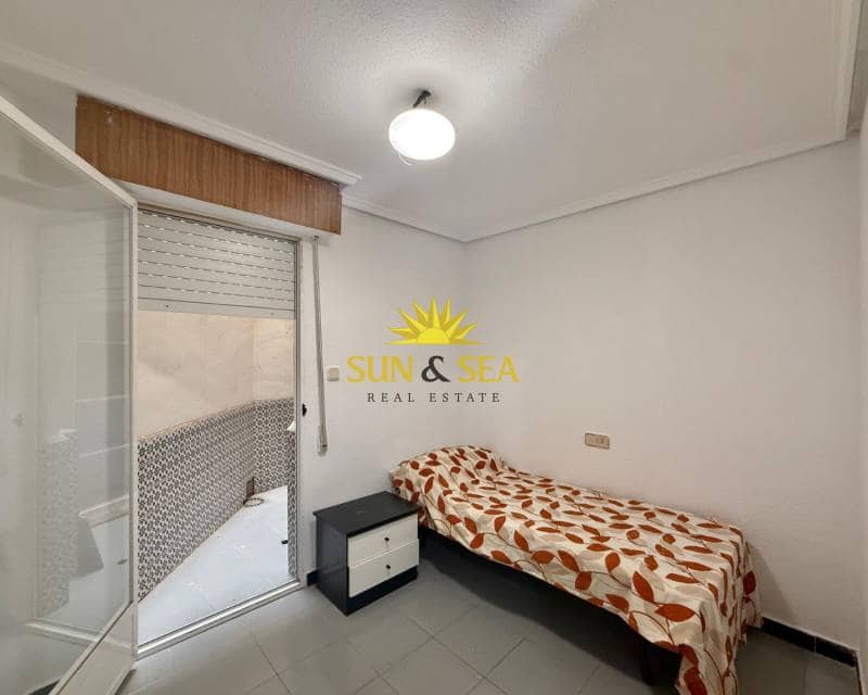 3 soveværelse Lejlighed til leje i Torrevieja - € 800 (Ref: 9187278)