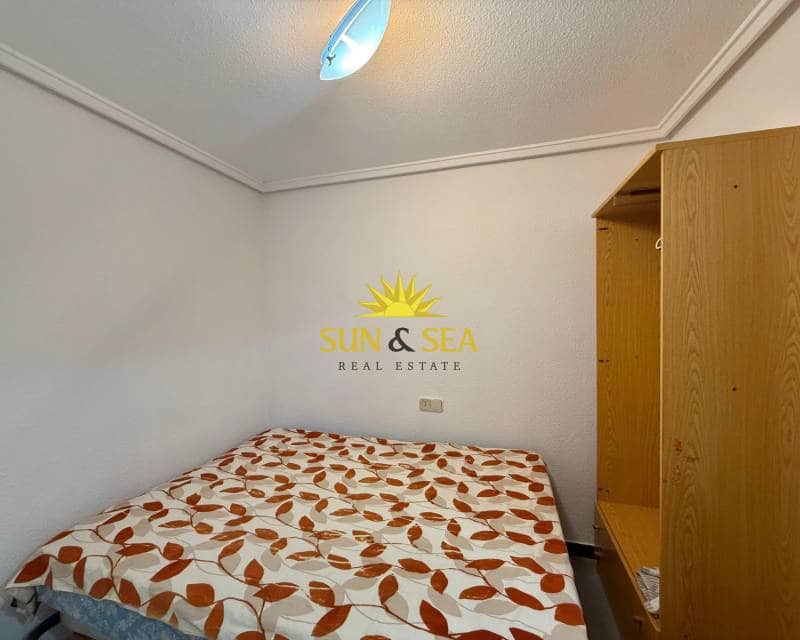 3 soveværelse Lejlighed til leje i Torrevieja - € 800 (Ref: 9187278)