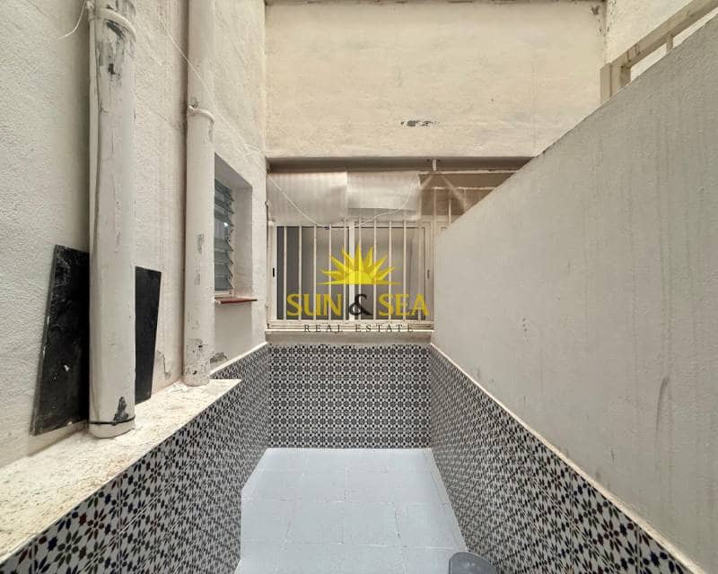 3 soveværelse Lejlighed til leje i Torrevieja - € 800 (Ref: 9187278)