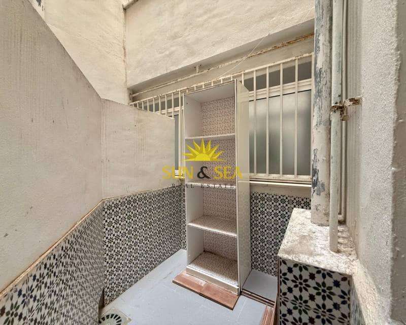 3 soveværelse Lejlighed til leje i Torrevieja - € 800 (Ref: 9187278)