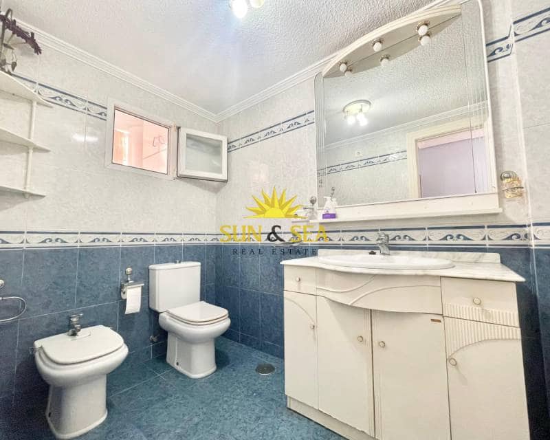 2 soveværelse Lejlighed til leje i Torrevieja - € 750 (Ref: 9187459)