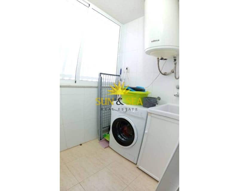 2 soverom Leilighet til leie i La Manga del Mar Menor med svømmebasseng garasje - € 600 (Ref: 9201084)