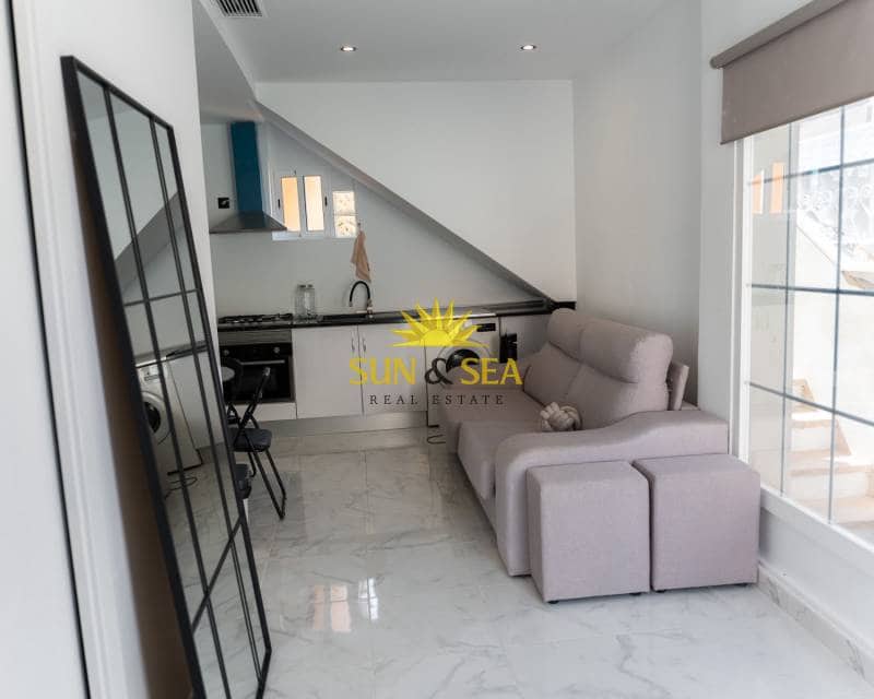 1 soveværelse Lejlighed til leje i Santa Pola - € 750 (Ref: 9201087)