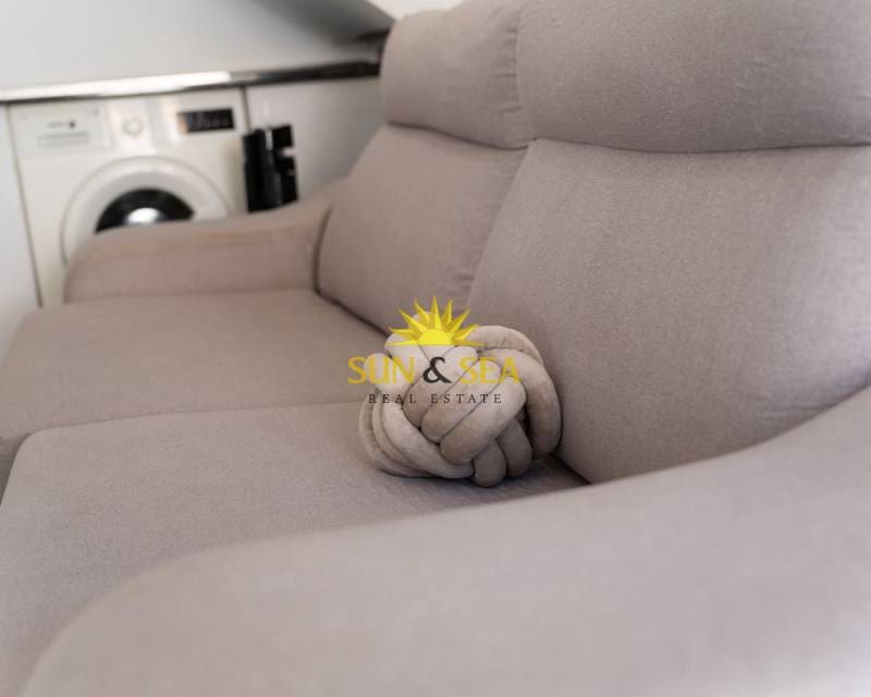 1 soveværelse Lejlighed til leje i Santa Pola - € 750 (Ref: 9201087)