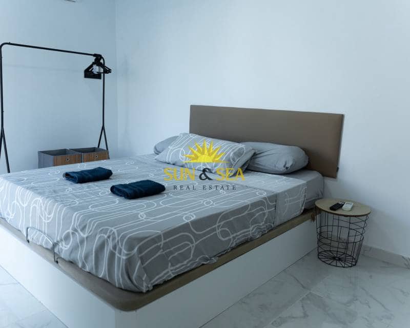 1 soveværelse Lejlighed til leje i Santa Pola - € 750 (Ref: 9201087)