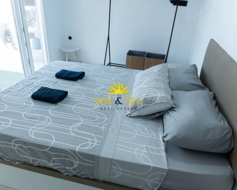 1 soveværelse Lejlighed til leje i Santa Pola - € 750 (Ref: 9201087)