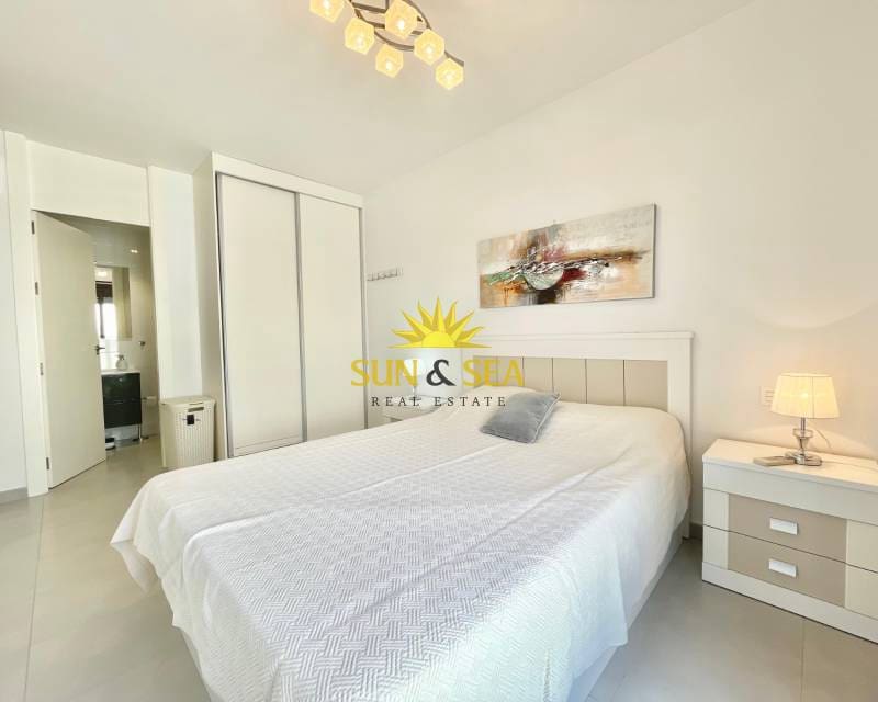 2 quarto Apartamento para arrendar em Pilar de la Horadada com piscina - 1 800 € (Ref: 9220371)