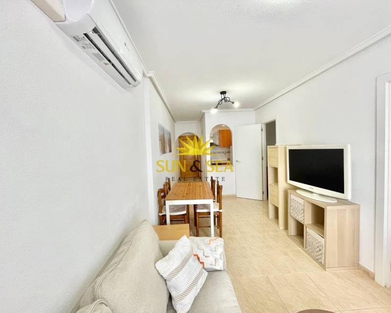 2 sovrum Lägenhet att hyra i Torrevieja med pool - 850 € (Ref: 9221633)