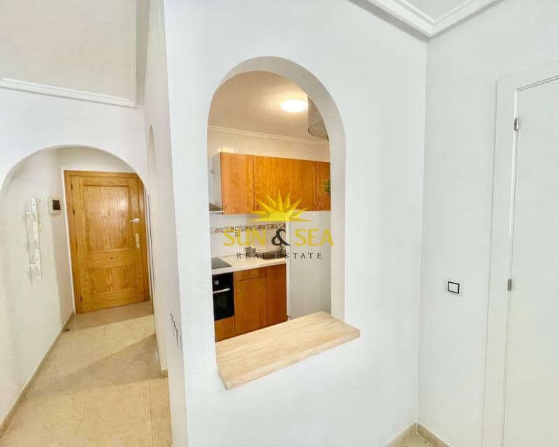 2 sovrum Lägenhet att hyra i Torrevieja med pool - 850 € (Ref: 9221633)