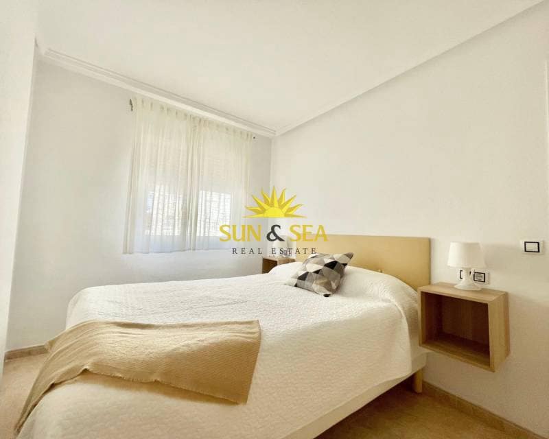 2 sovrum Lägenhet att hyra i Torrevieja med pool - 850 € (Ref: 9221633)