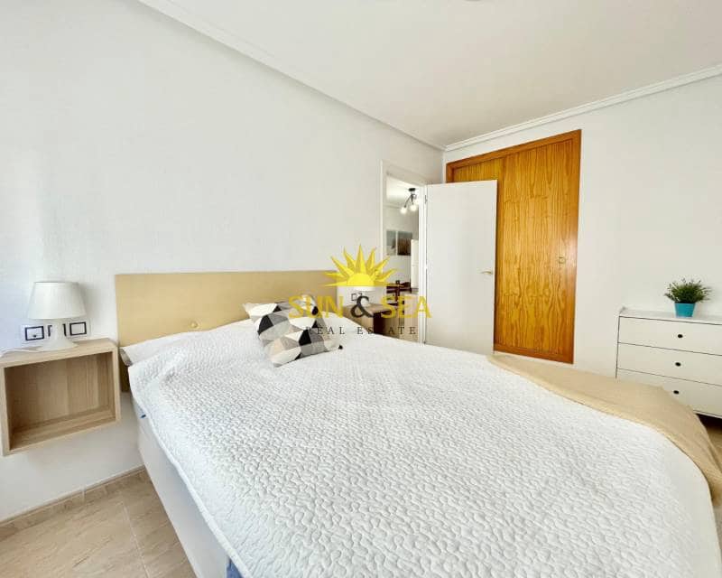 2 sovrum Lägenhet att hyra i Torrevieja med pool - 850 € (Ref: 9221633)