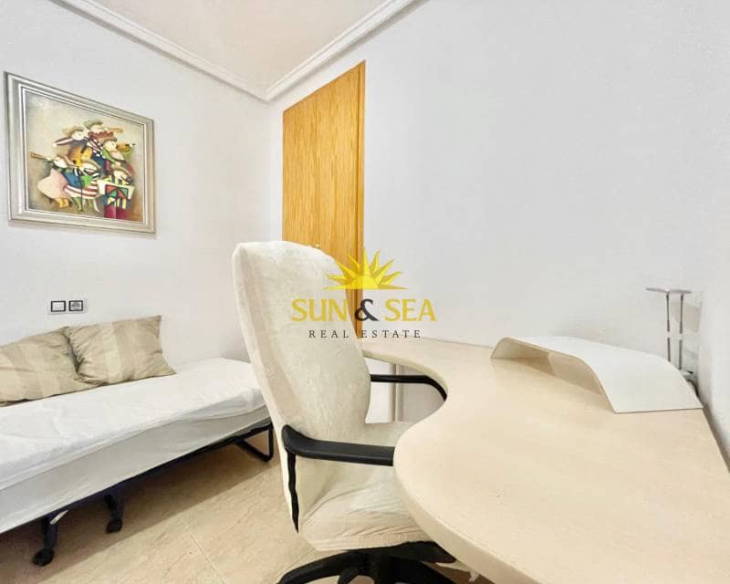 2 sovrum Lägenhet att hyra i Torrevieja med pool - 850 € (Ref: 9221633)