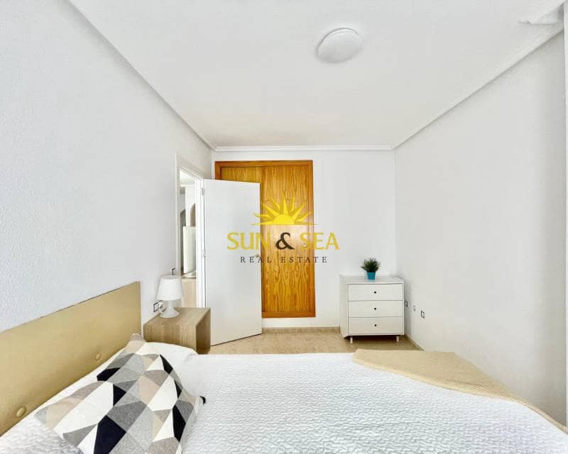 2 sovrum Lägenhet att hyra i Torrevieja med pool - 850 € (Ref: 9221633)