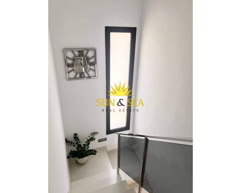 3 Zimmer Villa zu vermieten in Orihuela Costa mit Pool Garage - 2.500 € (Ref: 9228023)