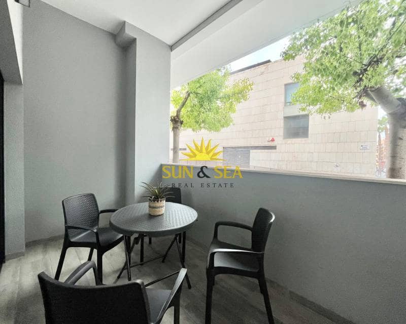 2 soveværelse Lejlighed til leje i Torrevieja med swimmingpool - € 1.300 (Ref: 9234933)