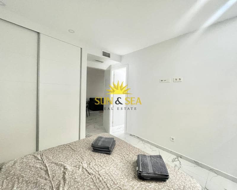 2 soveværelse Lejlighed til leje i Torrevieja med swimmingpool - € 1.300 (Ref: 9234933)