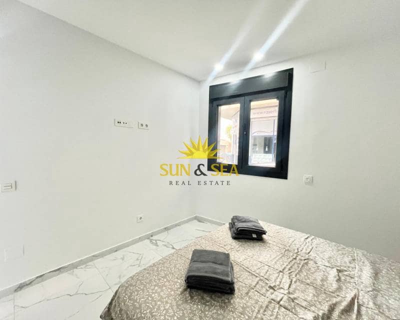 2 soveværelse Lejlighed til leje i Torrevieja med swimmingpool - € 1.300 (Ref: 9234933)