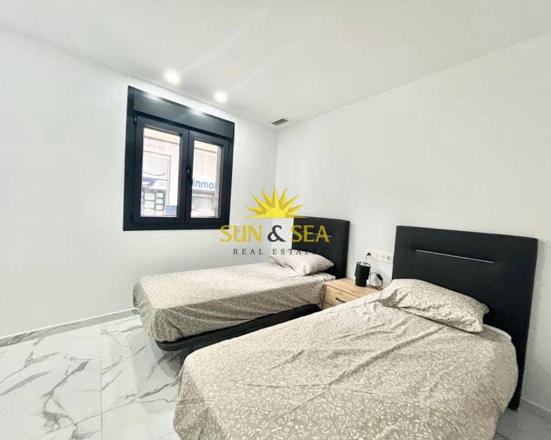 2 soveværelse Lejlighed til leje i Torrevieja med swimmingpool - € 1.300 (Ref: 9234933)