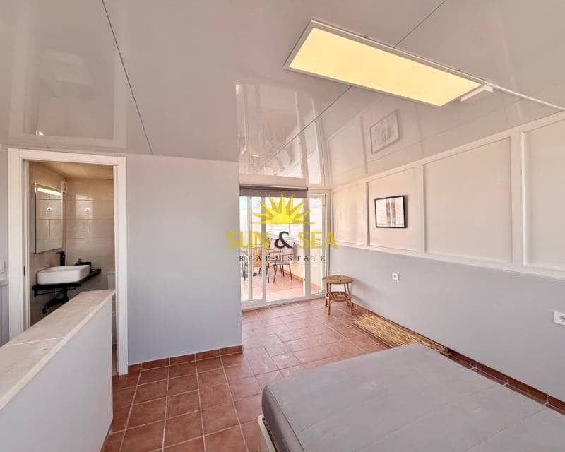 2 bedroom Penthouse for rent in Torrevieja - € 1,200 (Ref: 9235297)