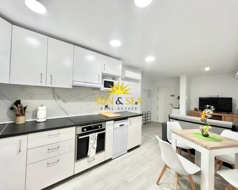 2 soveværelse Lejlighed til leje i Torrevieja - € 1.200 (Ref: 9239326)