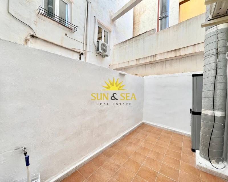 2 soveværelse Lejlighed til leje i Torrevieja - € 1.200 (Ref: 9239326)